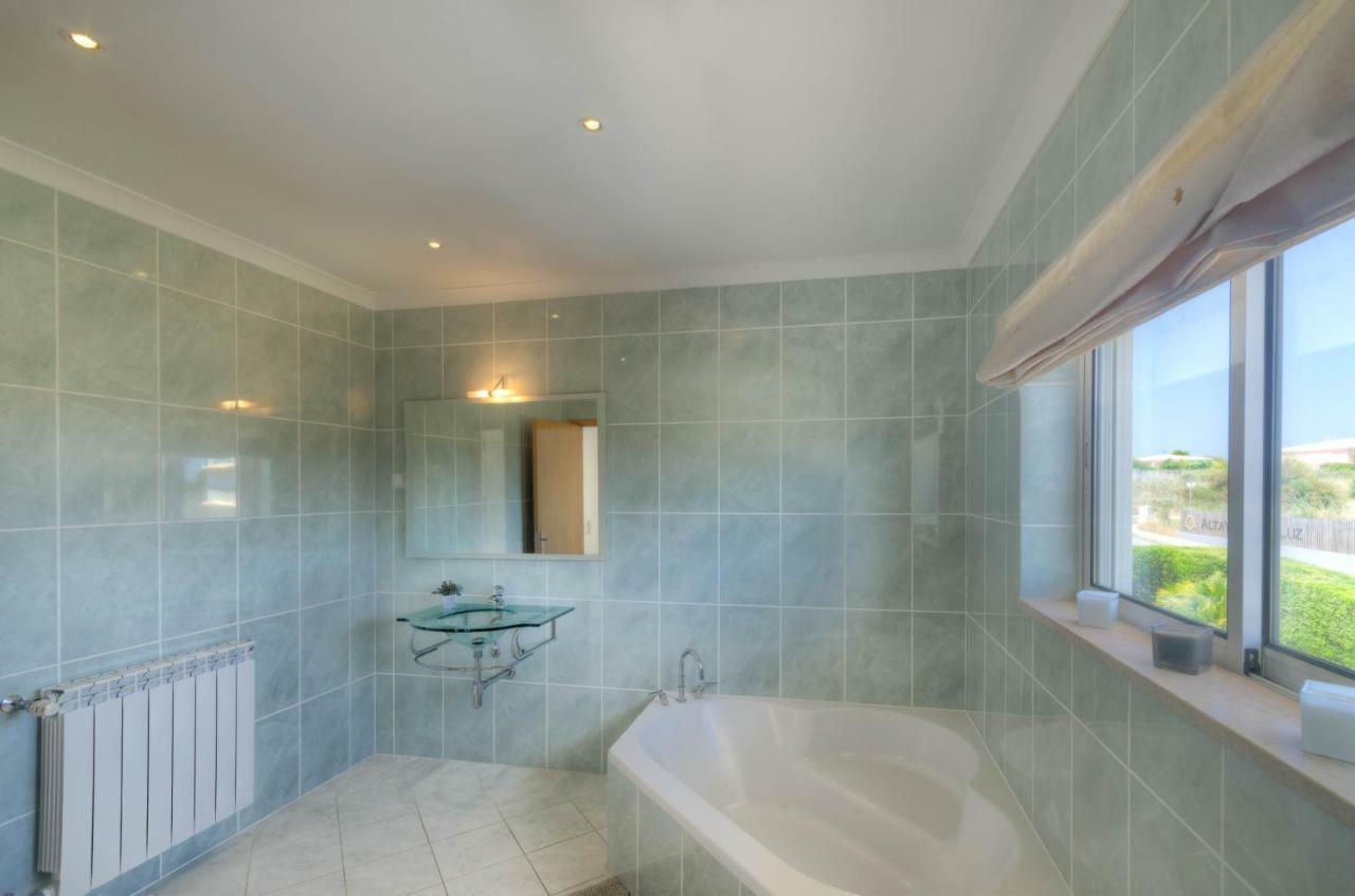 Villa Montanha, Luxury Coastal Villa, With Swimming Pool, Loungers And Alfresco Dining, 10 Min Walk To The Beautiful Praia Da Luz Beach, Shops, Bars And Restaurants! Exteriér fotografie